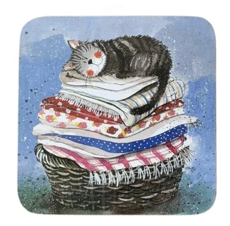 Podkładka pod kubek C17 Kot na koszu z praniem - Alex Clark