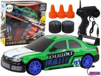 Autko sportowe R/C 1:24 wymienne koła zielone - Leantoys