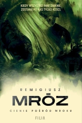 Cienie pośród mroku wyd. kieszonkowe - Remigiusz Mróz