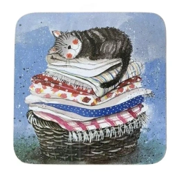 Podkładka pod kubek C17 Kot na koszu z praniem - Alex Clark