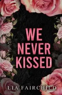 We Never Kissed - Lia Fairchild