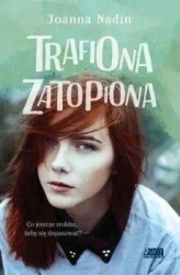 Trafiona, zatopiona - Joanna Nadin