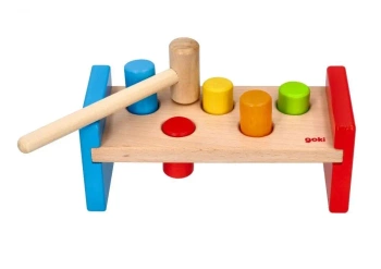 Drewniana ławeczka do wbijania kołków z młotkiem - Goki