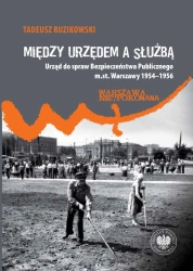 Między urzędem a służbą - Tadeusz Ruzikowski