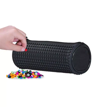 Okrągły piórnik na suwak z czarnym panelem