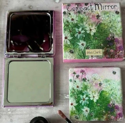 Lusterko Pszczoły latem - Alex Clark