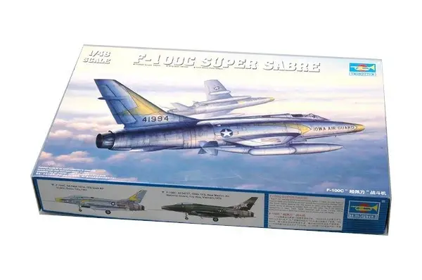 Model do sklejania F-100C Super Sabre - Trumpeter