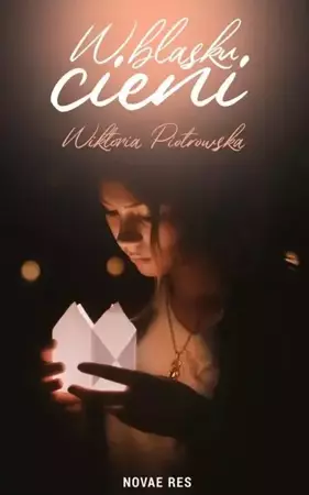 W blasku cieni - Wiktoria Piotrowska